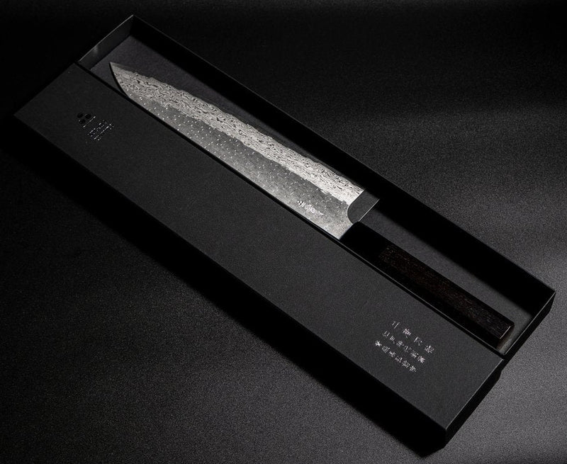 VG XEOS 牛刀ナイフ 25.5cm 二ガラ刃物作、黒地にエレガントな箱入り