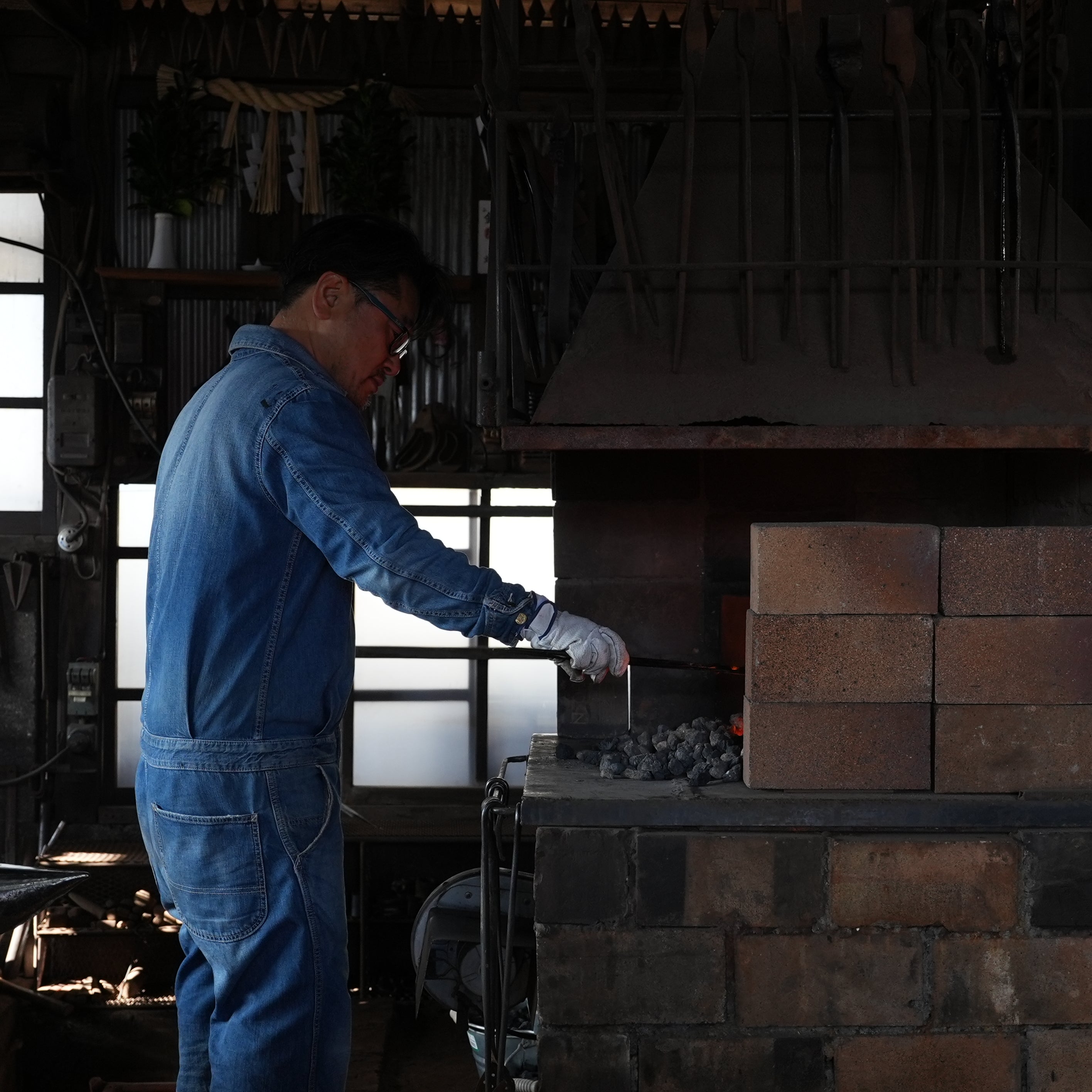 Kabayama Blacksmith heating blades in coal