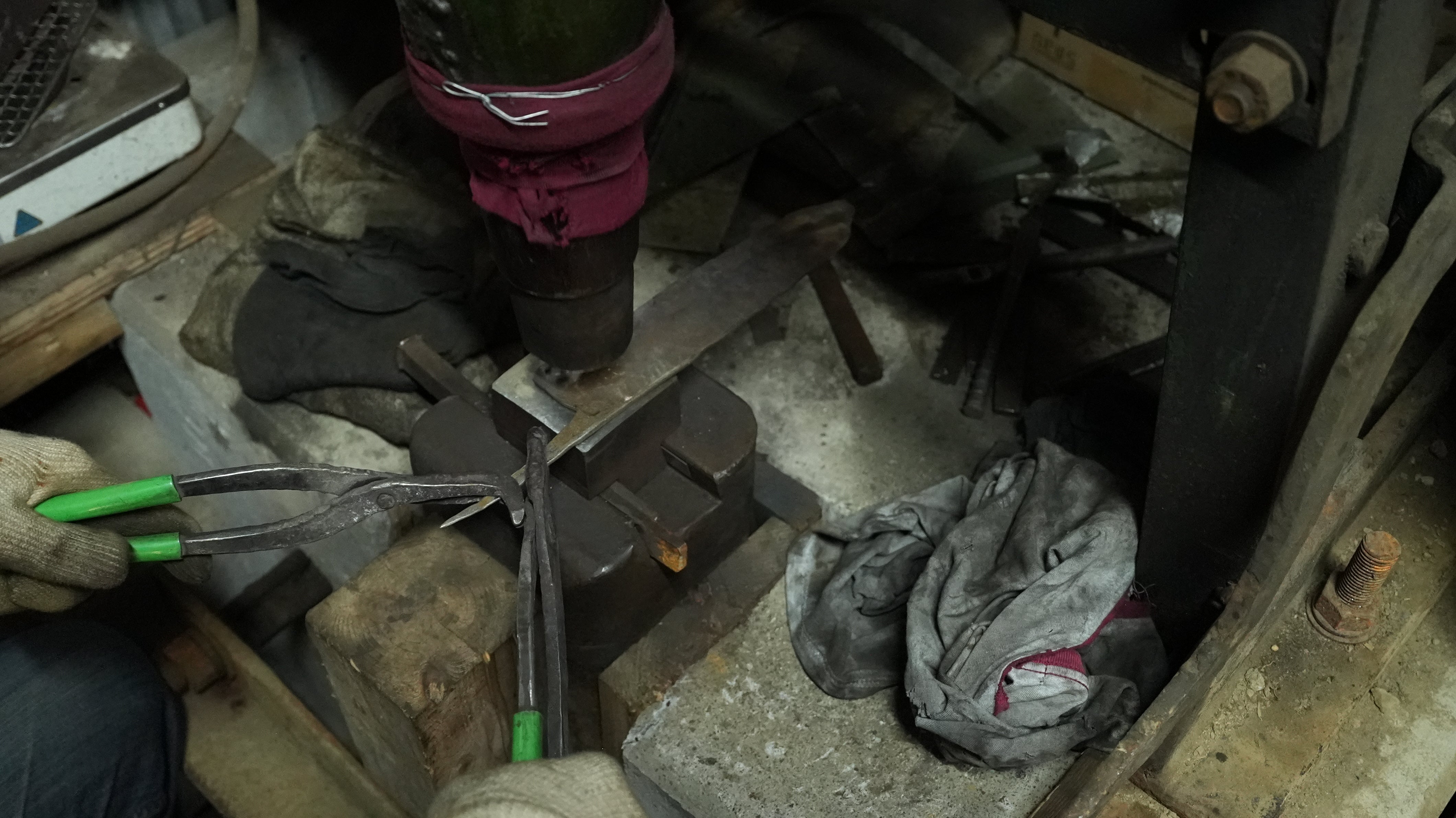 Closeup of a blade being hammered and evened by Kyohei Shindo