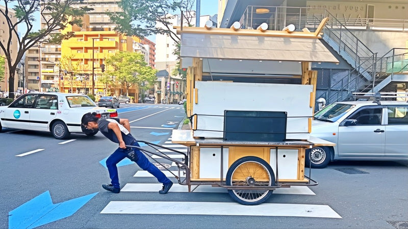 屋台を運ぶ「屋台慶次」料理長の阿部さん