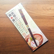 パッケージ内のラーメンセットの箸