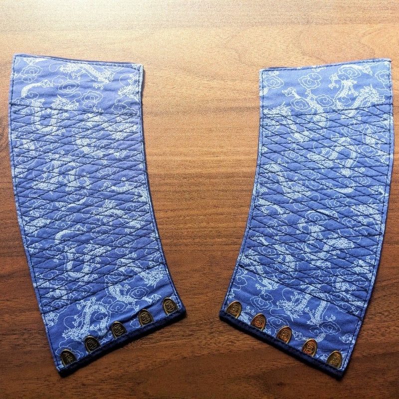 木製の背景に屋台慶次リストバンドの内側のドラゴン パターン