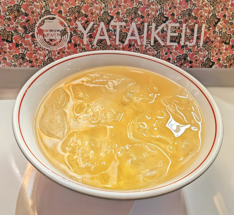 屋台刑事ファンボックスのラーメン丼とアイスドリンク