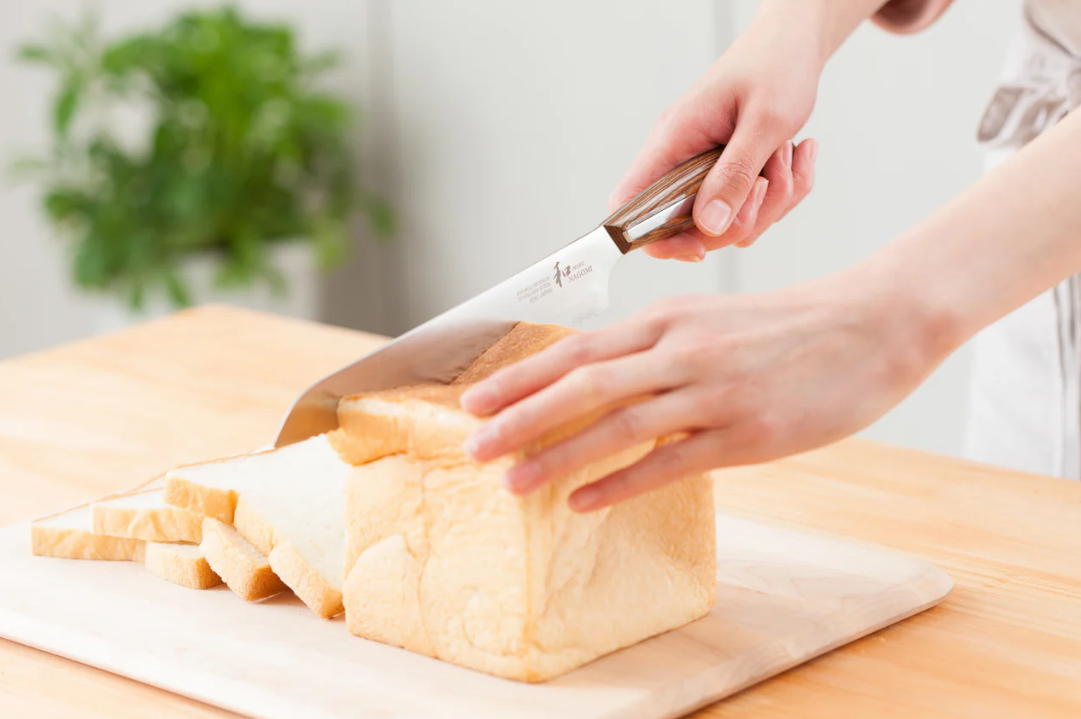 NAGOMI Bread Knife