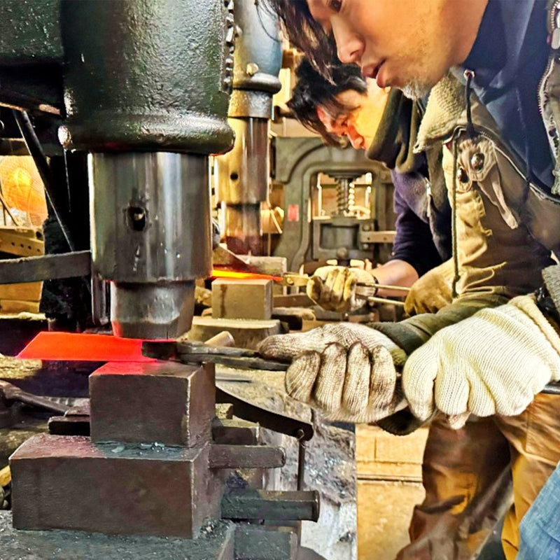 Kurotori Blacksmith artisans hammering blades